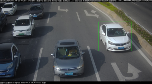 【曝光】这些人在澄海开车玩手机被拍到了！休闲区蓝鸢梦想 - Www.slyday.coM