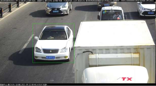 【曝光】这些人在澄海开车玩手机被拍到了！休闲区蓝鸢梦想 - Www.slyday.coM