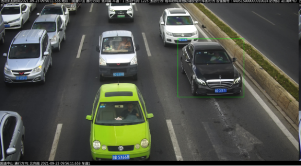 【曝光】这些人在澄海开车玩手机被拍到了！休闲区蓝鸢梦想 - Www.slyday.coM