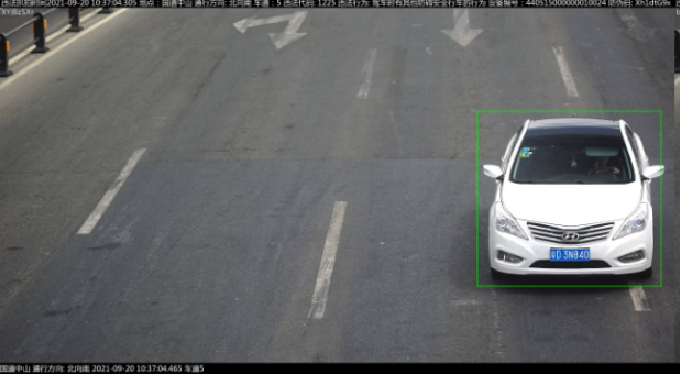 【曝光】这些人在澄海开车玩手机被拍到了！休闲区蓝鸢梦想 - Www.slyday.coM