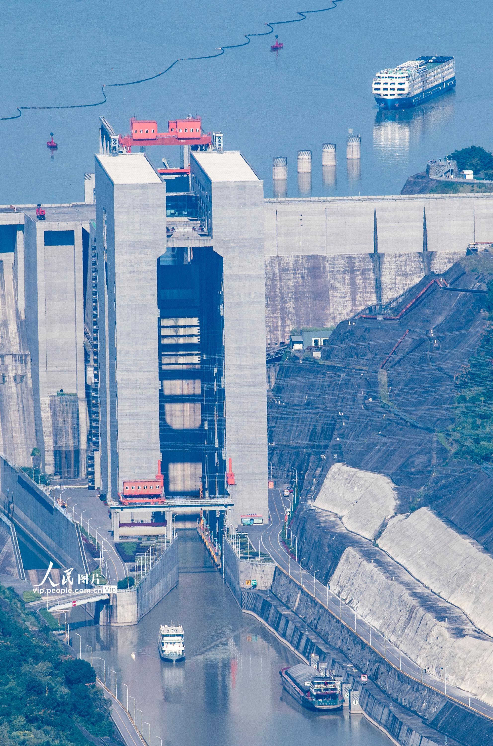 湖北宜昌三峡升船机首次停航检修完成恢复通航