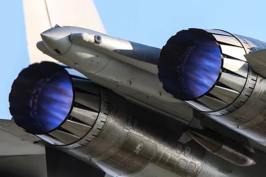 歼-16型战斗机的发动机,越来越像ej200了