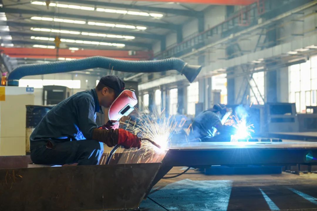 为什么很多年轻人宁愿“送外卖”，也不进厂？休闲区蓝鸢梦想 - Www.slyday.coM