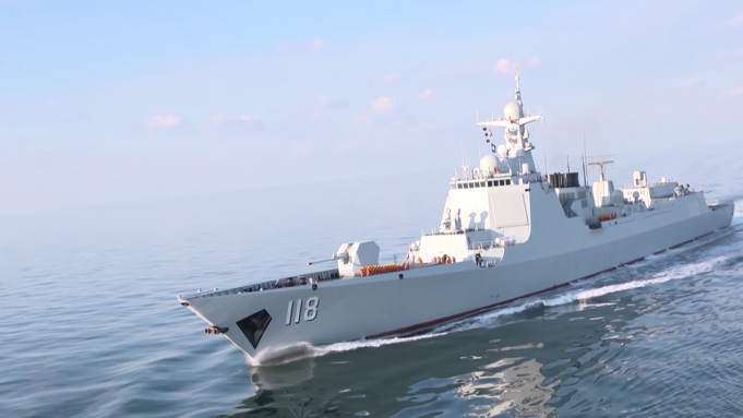 中国海军第39批护航编队从青岛启航乌鲁木齐舰首次出征