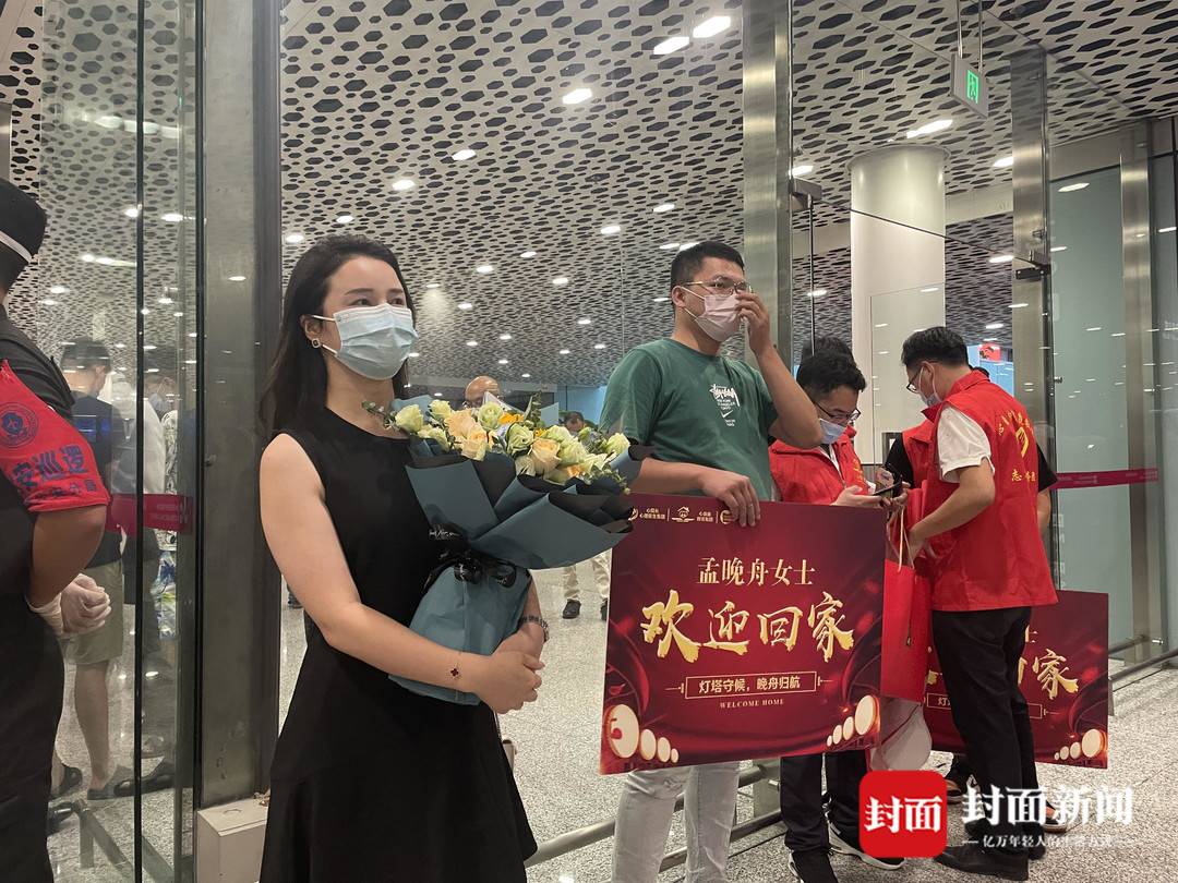 孟晚舟归来，有人用口红在双手写上“欢迎回家”！休闲区蓝鸢梦想 - Www.slyday.coM