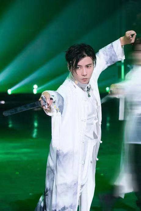 中国武术碰撞中国舞重庆崽儿张晋携手李响等演绎武侠中国风