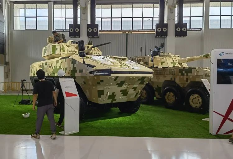 参加第13届中国航展的vn22轮式装甲车.