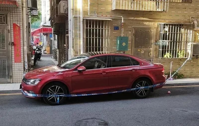 悲剧！3岁女童被锁车内身亡细节曝光：喝光了车内3瓶水，父母没有责任感真可怕！休闲区蓝鸢梦想 - Www.slyday.coM