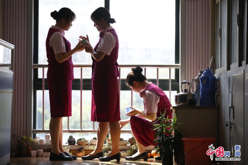 工作间休时间,客服人员可以在间休区域休息片刻.中国网发 丁波/摄