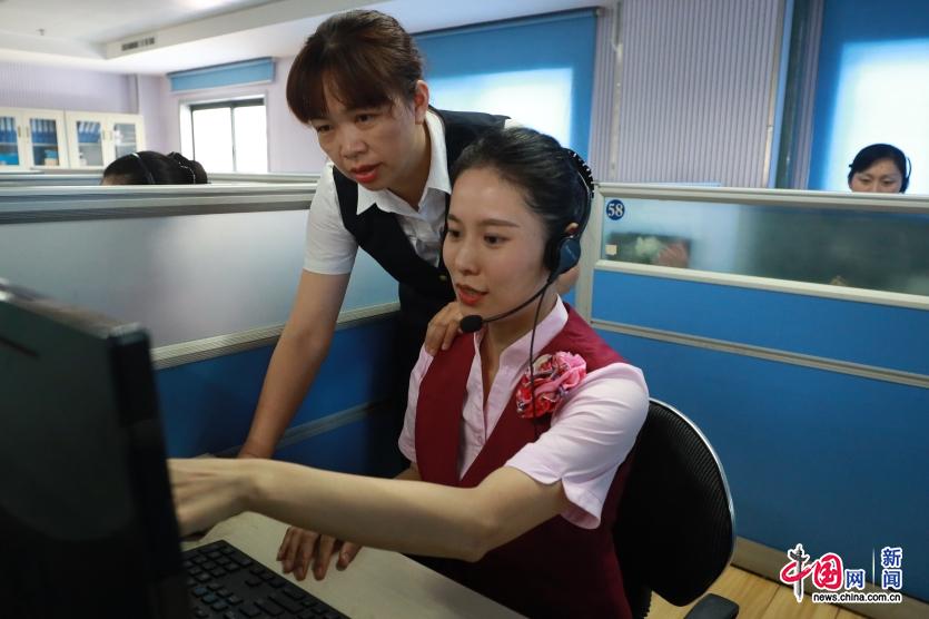 探访铁路12306客服高手每天接听电话超300个善于长话短说