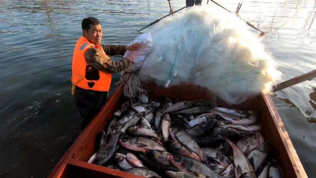 密云水库开渔 市民在商超即可买到水库鱼