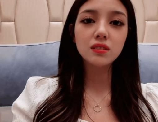 兜儿跟婆婆一起过节,下馆子却一人守着一盘菜,网友