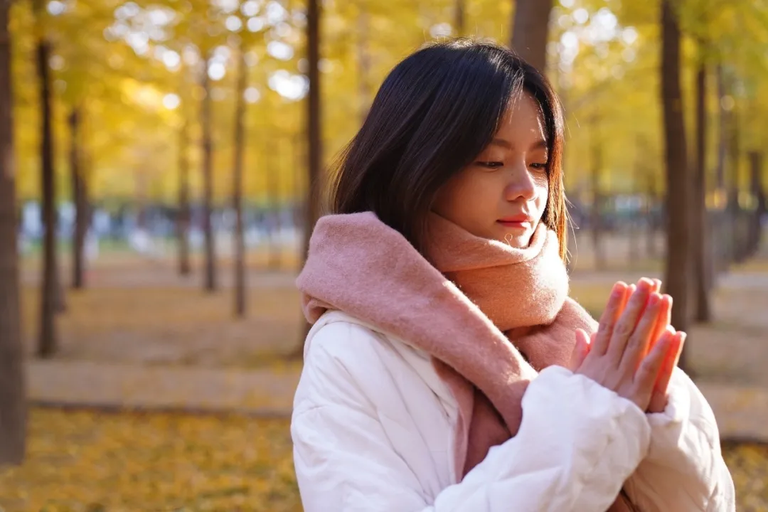 网恋一年多，发现对方竟然是闺蜜！背后真相令人唏嘘！休闲区蓝鸢梦想 - Www.slyday.coM