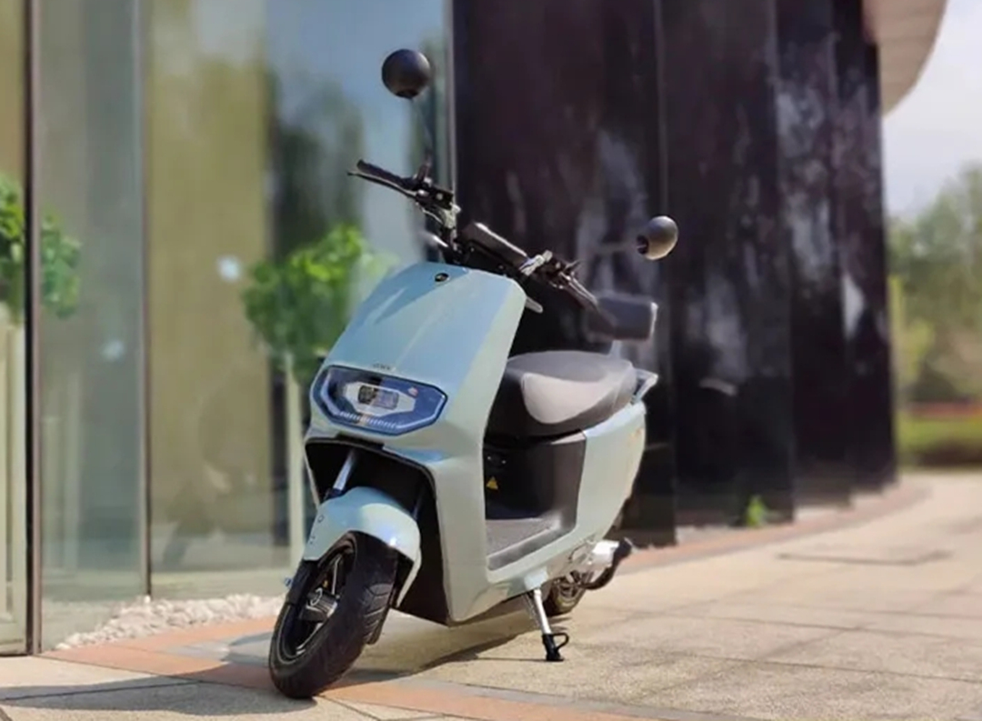 2款长续航电动车来了,颜值高,能跑100公里,你看好哪款?