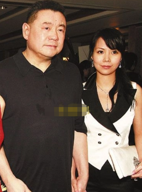 妈妈吕丽君也现身祝贺|吕丽君|刘銮雄|刘秀盈_新浪新闻