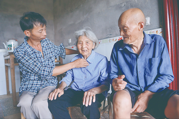 兄弟姐妹|姐妹|父母_新浪新闻