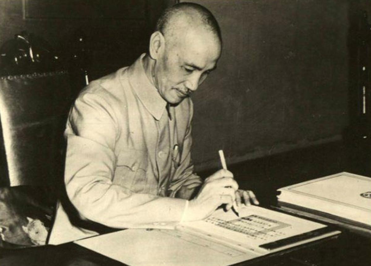 1975年老农发现一具手铐尸骸，是失踪20年的女烈士，惊动当地政府休闲区蓝鸢梦想 - Www.slyday.coM