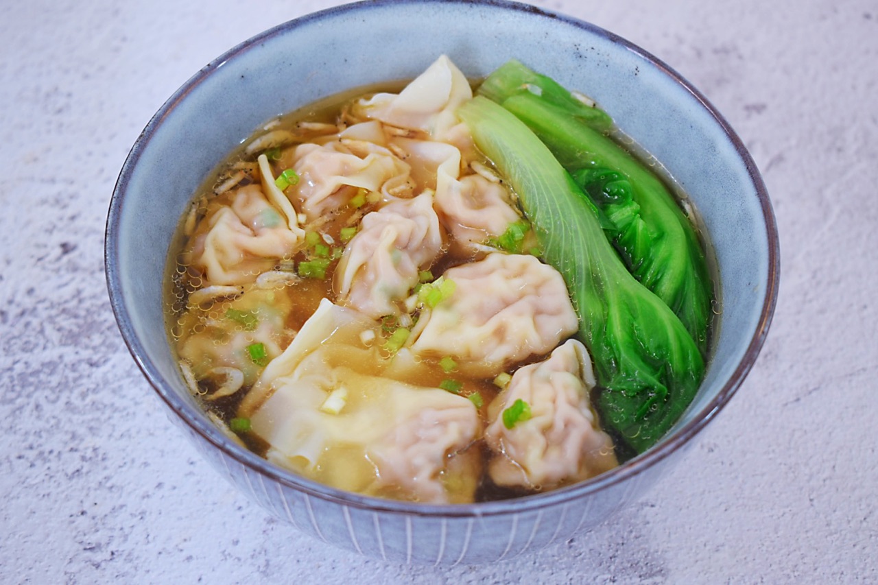 今天和大家分享虾仁儿馄饨搭配猪肉馅儿非常美味,咬一口满满的肉馅儿