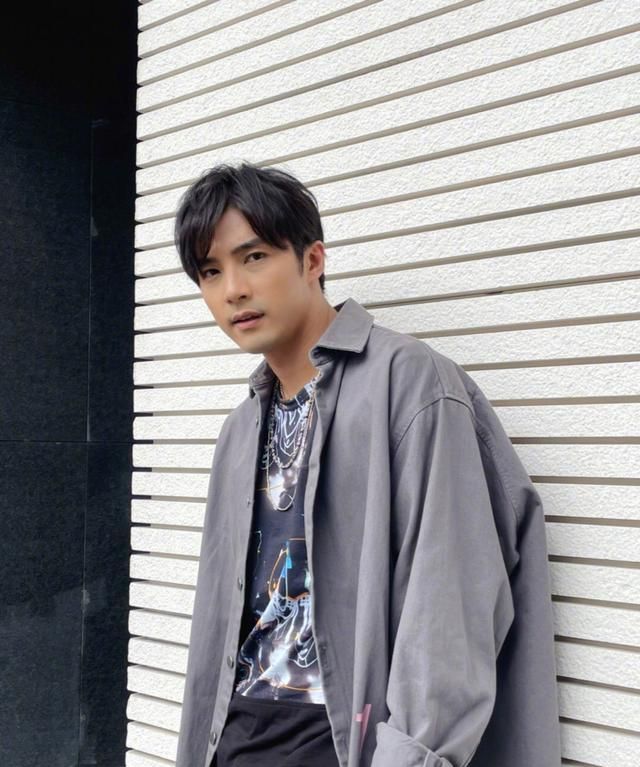 贺军翔为不当言论道歉,称“两个女儿就够了”,网友却不买账休闲区蓝鸢梦想 - Www.slyday.coM