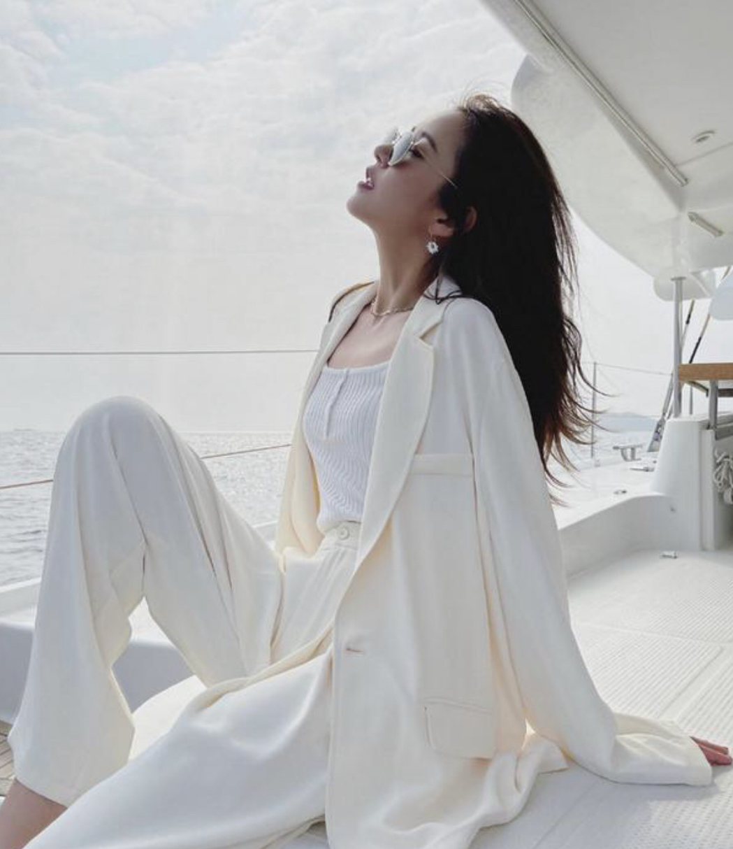 陈赫老婆张子萱真会穿纸片人身材的她居然完美撑起了廓形西装