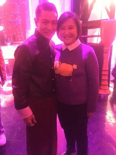 刘德华60岁生日现身短视频依然帅气十足贾玲悄悄发文为其庆生