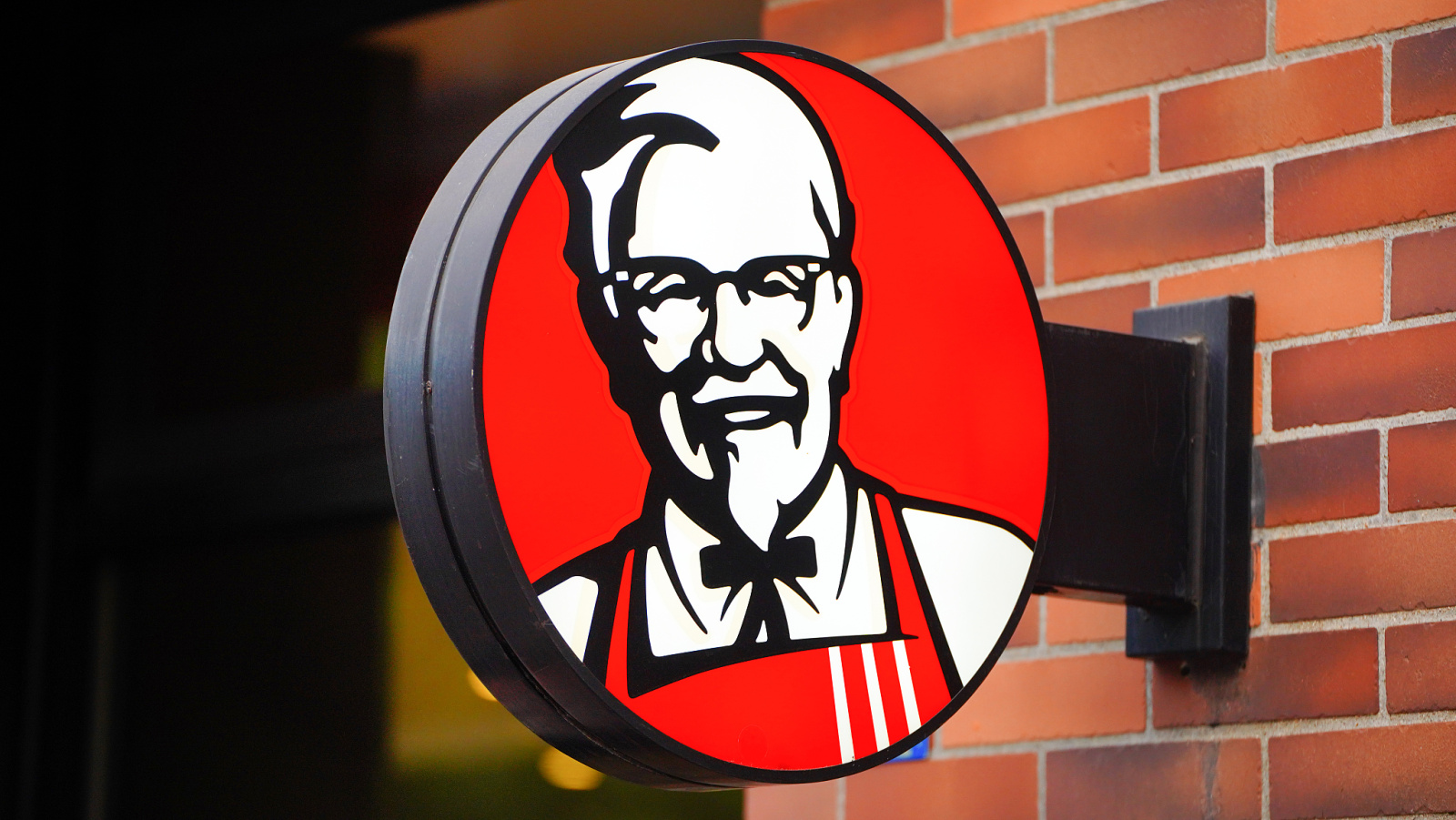 美国肯德基无鸡可炸食材短缺物价飙升