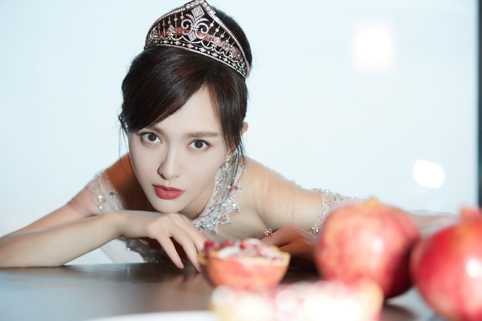 唐嫣公主造型写真曝光裸色纱裙尽显温柔与高贵