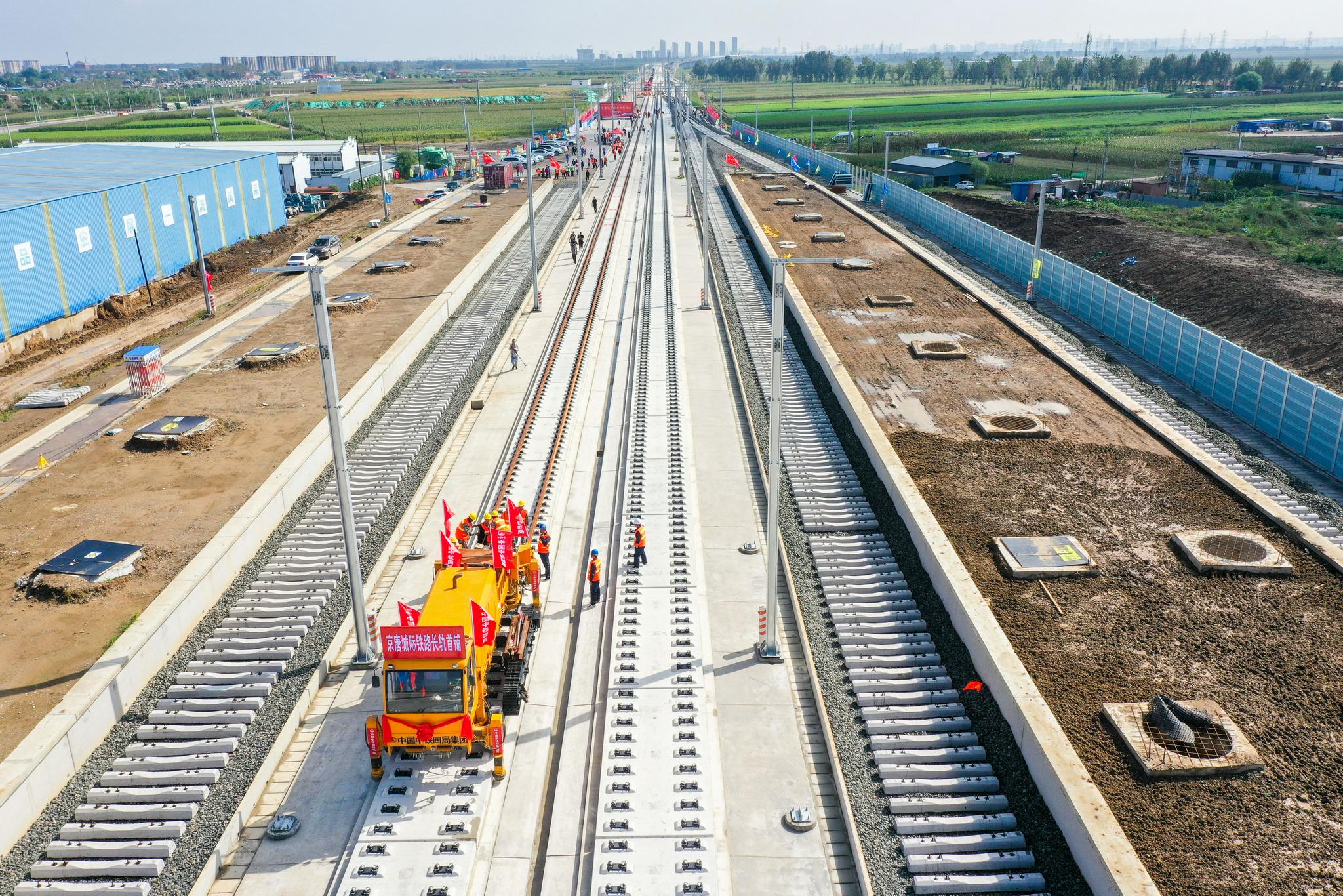 京唐城际铁路开始铺轨