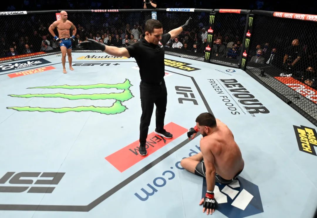 最骄傲的人 | ufc266后记|尼克_新浪新闻