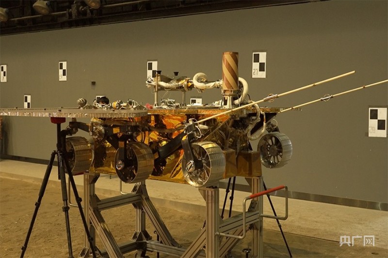"祝融号"火星车(央广网记者 官文清摄)