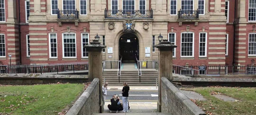 一周7起！英国谢菲尔德大学多名中国留学生遇袭 知情人：针对女生的严重身体暴力事件休闲区蓝鸢梦想 - Www.slyday.coM