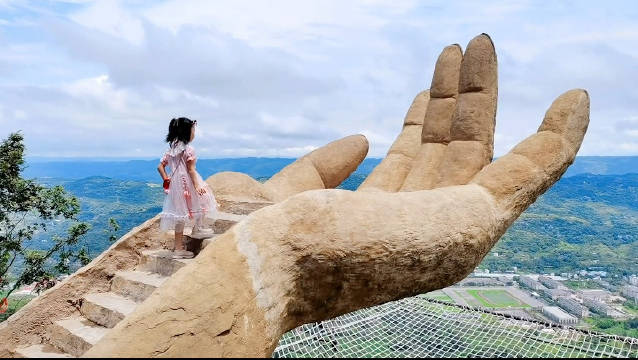 重庆巴南一景区有一只超大的佛手