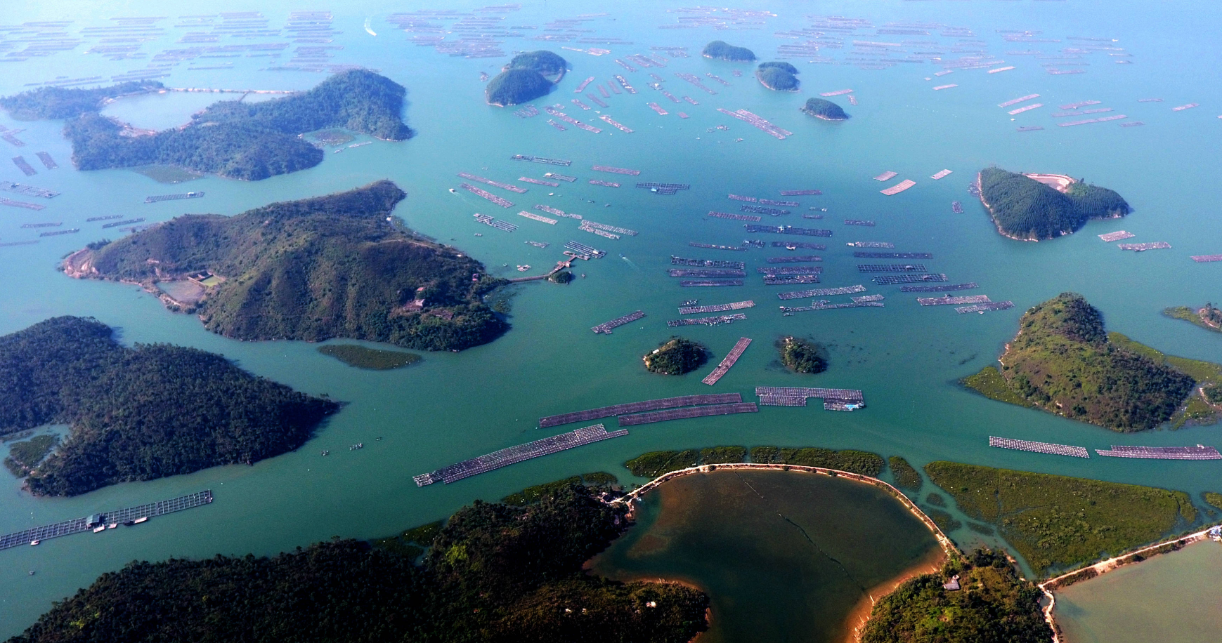 散布着100多个大小各异的岛屿,组成了广西最美的群岛--龙门群岛