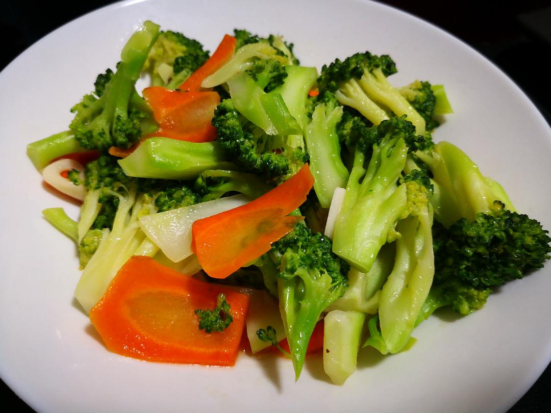 教你一道清炒西蓝花,简单易上手,清爽薄脆,诱人心弦