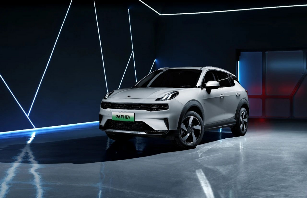 直上绿牌无限刷街领克06phev让你任性出行不焦虑