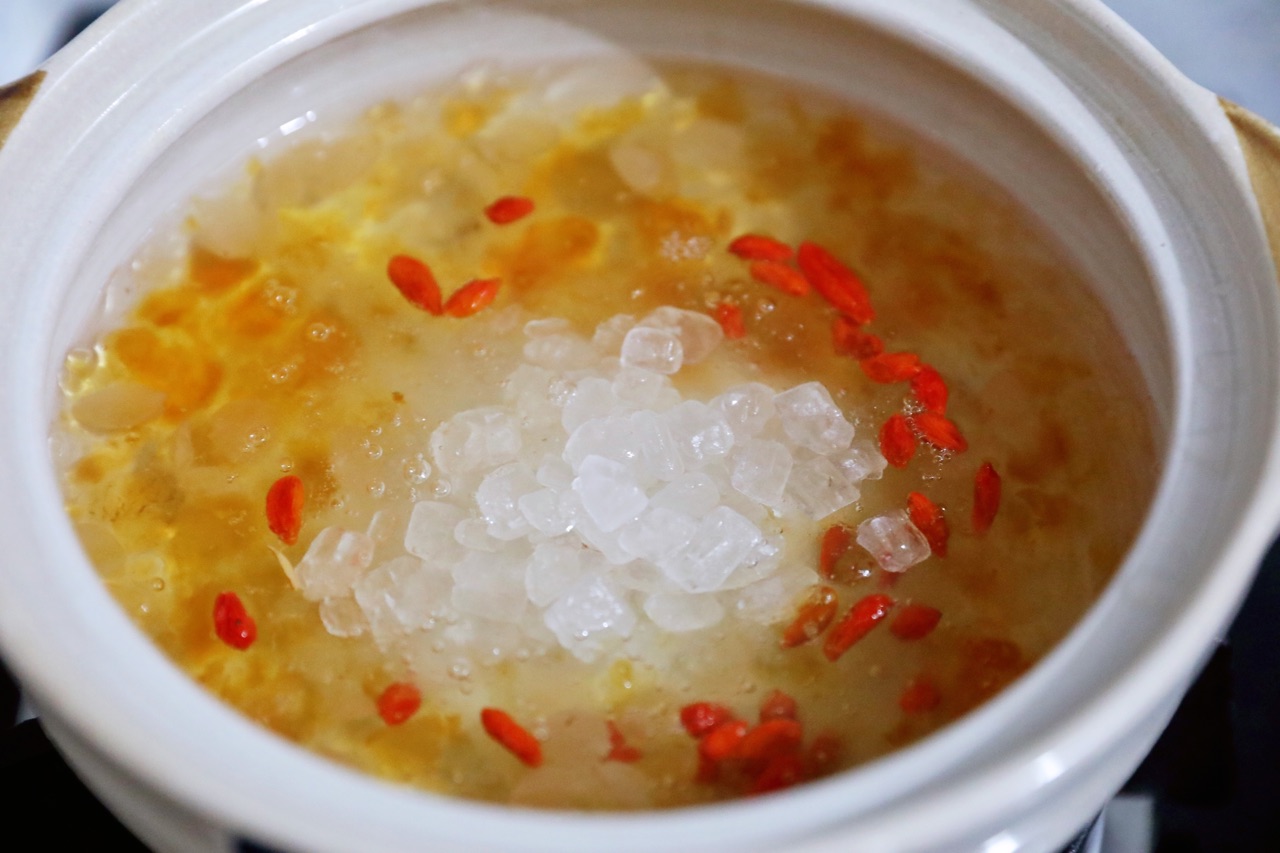 桃胶皂角米雪燕羹,简单操作,分分钟就能完成的营养美食|桃胶|皂角