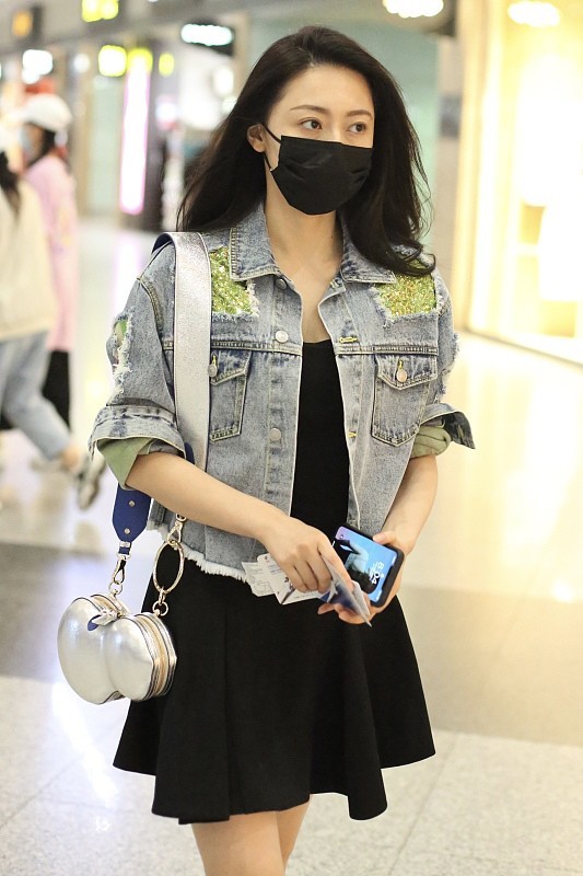 黄梦莹的无修图真美啊穿黑色裙子很有女人味太招人喜欢了