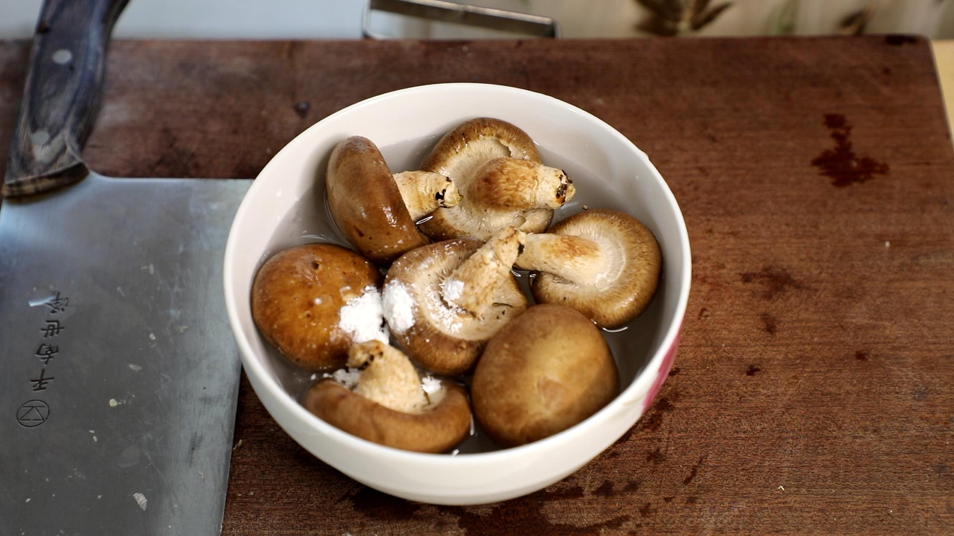 为什么你做的香菇油菜不好吃？大厨教你正确方法，上桌一根都不剩休闲区蓝鸢梦想 - Www.slyday.coM