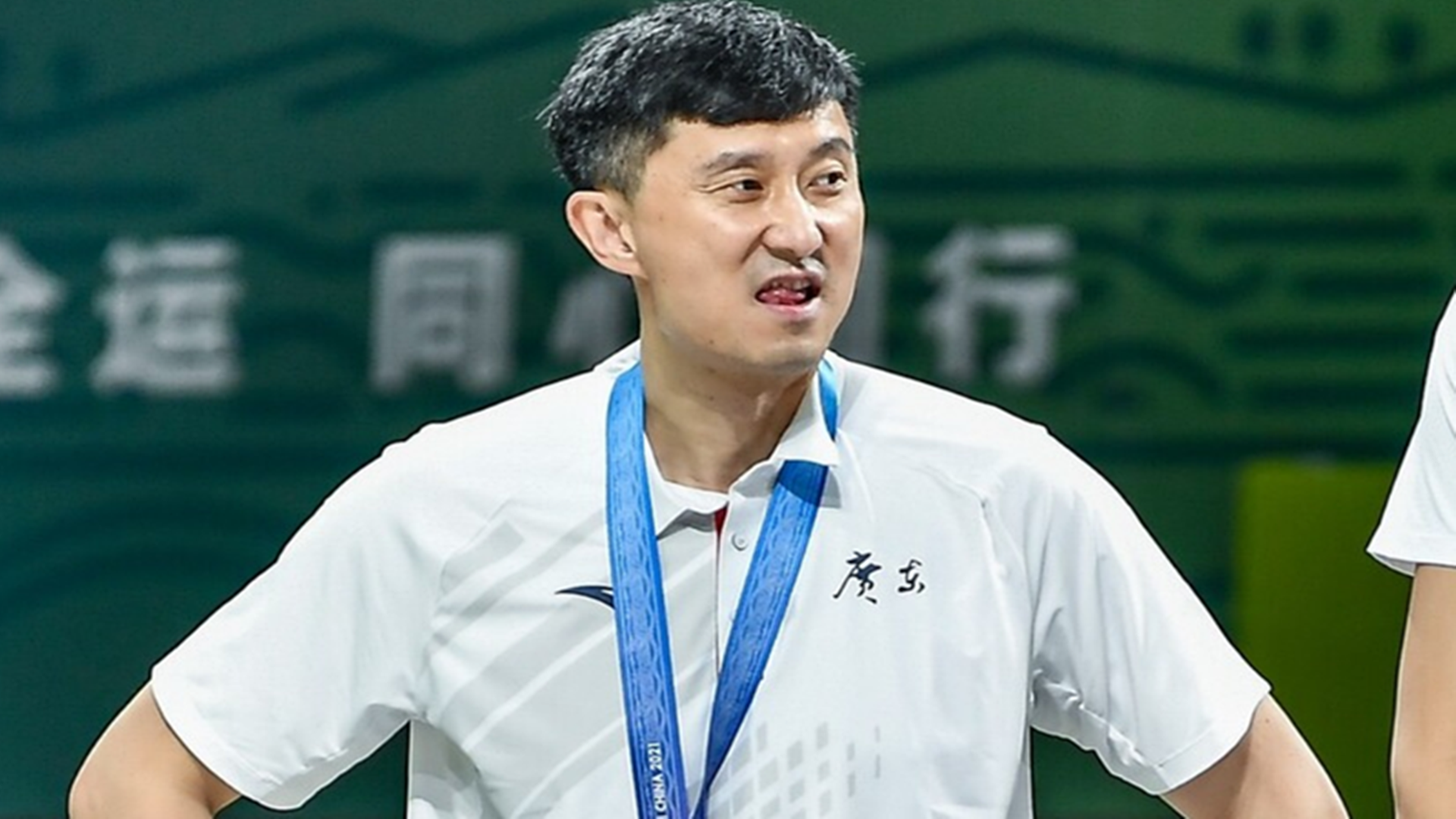 杜峰丢冠后紧急变阵重用内线双核3后卫将击败辽宁勇夺4连冠