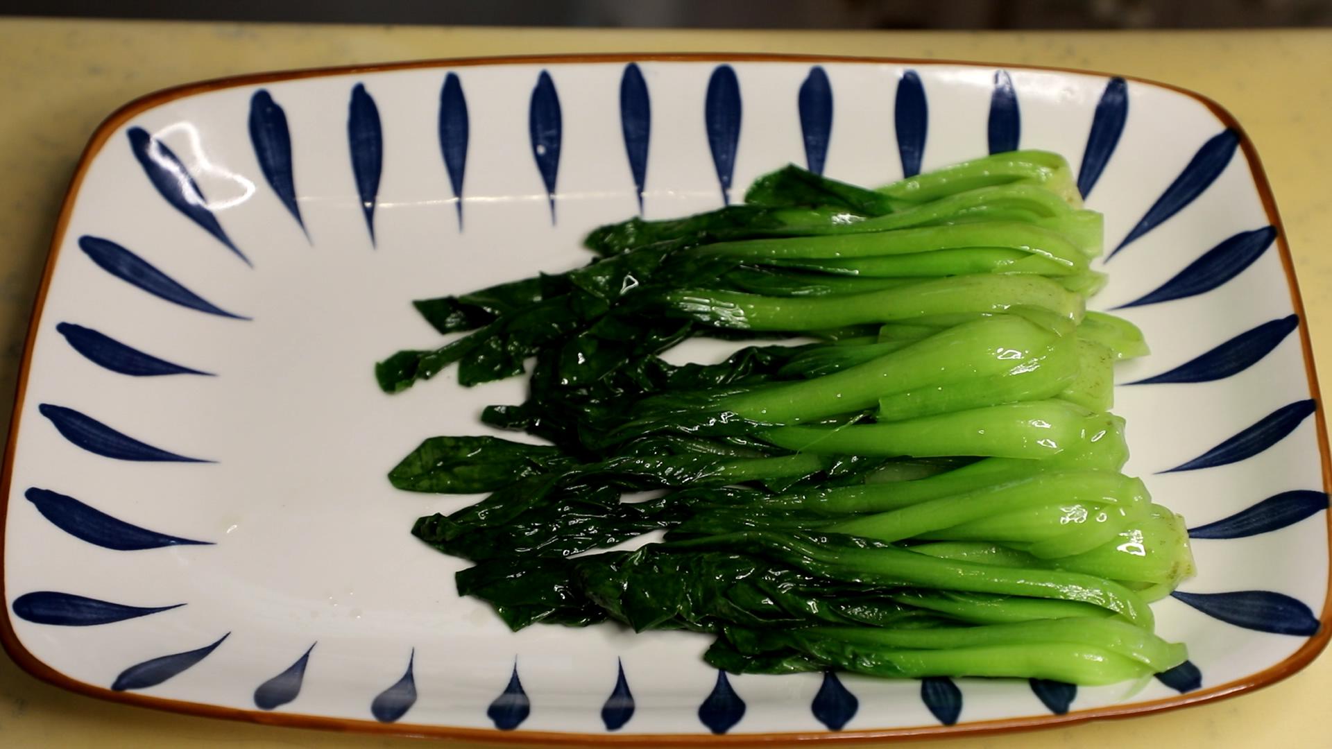 为什么你做的香菇油菜不好吃？大厨教你正确方法，上桌一根都不剩休闲区蓝鸢梦想 - Www.slyday.coM