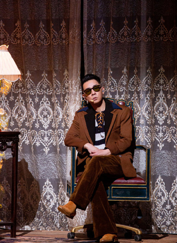 穿一身白又痞又帅,54岁"披荆斩棘"站c位,陈小春,算你狠|算你狠|陈小春