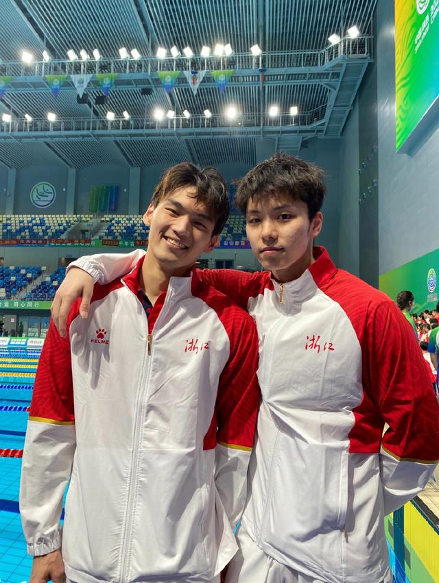 中国游泳队帅哥师弟图片