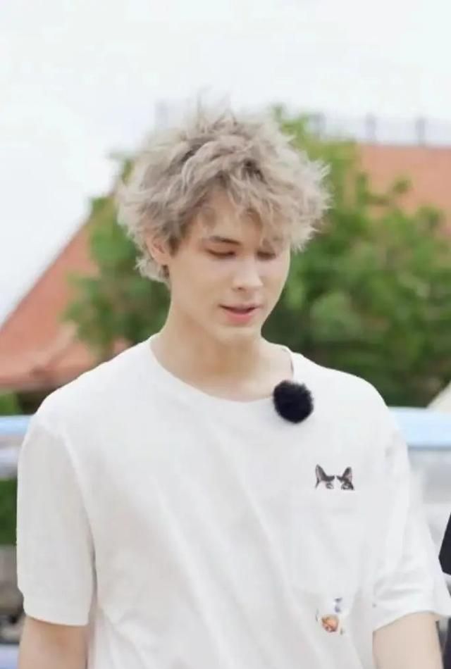 终于找到利路修是大油头的原因了,不油头很难保持