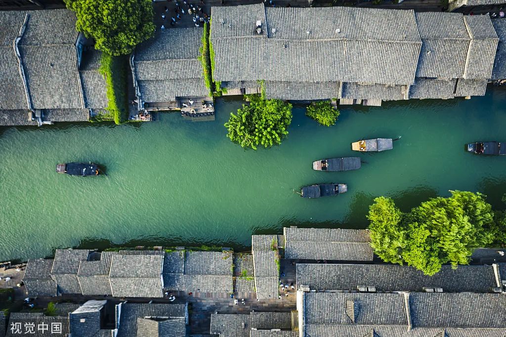 便能尽收眼底江南水乡"小桥流水人家"的幽雅景致漫步于乌镇中一道水