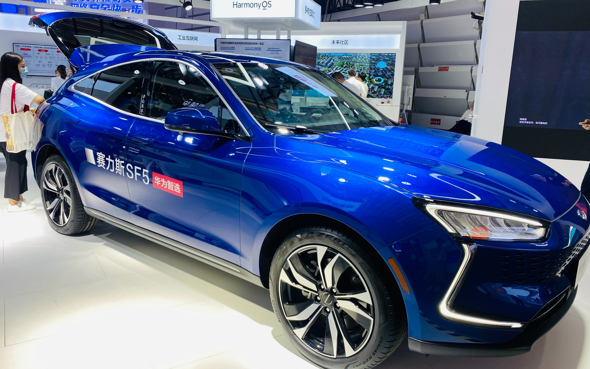 互联网造车之火蔓延互联网之光博览会大厂斗法拼无人驾驶