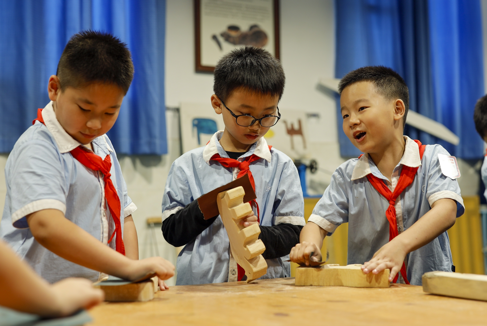 课后社团学木工|小学|开学|社团_新浪新闻