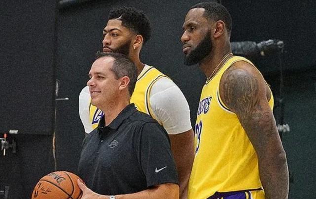 一夜3消息！湖人首发确定，掘金2.07亿续新星，欧文回应疫苗接种休闲区蓝鸢梦想 - Www.slyday.coM