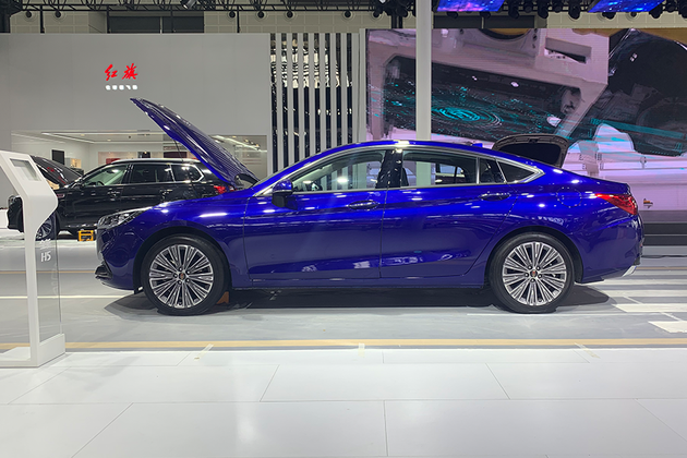 2021天津车展探馆：2022款红旗H5实车休闲区蓝鸢梦想 - Www.slyday.coM