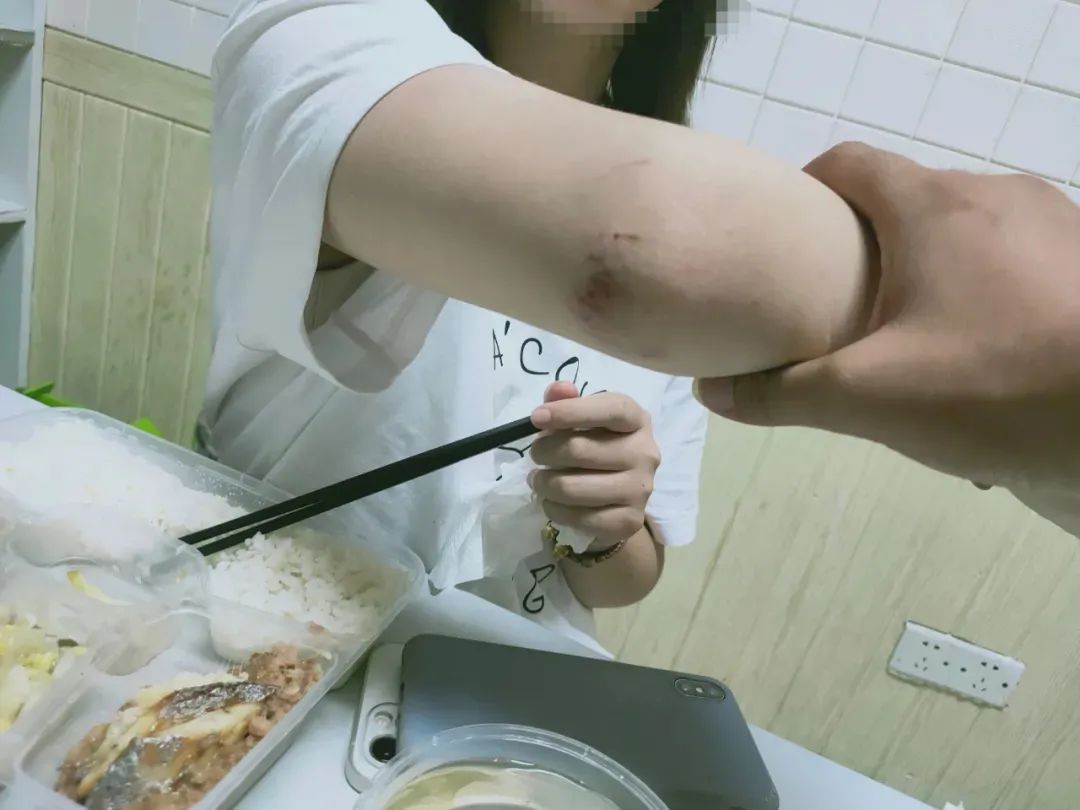 浙江隧道发生车祸，12岁女儿目睹母亲被撞身亡！休闲区蓝鸢梦想 - Www.slyday.coM