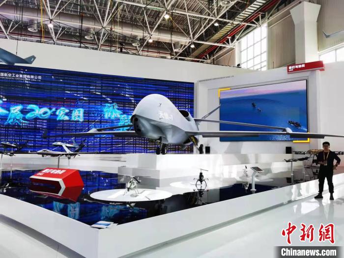 首次亮相中国航展的无侦-7高空无人侦察机模型。邓媛雯 摄